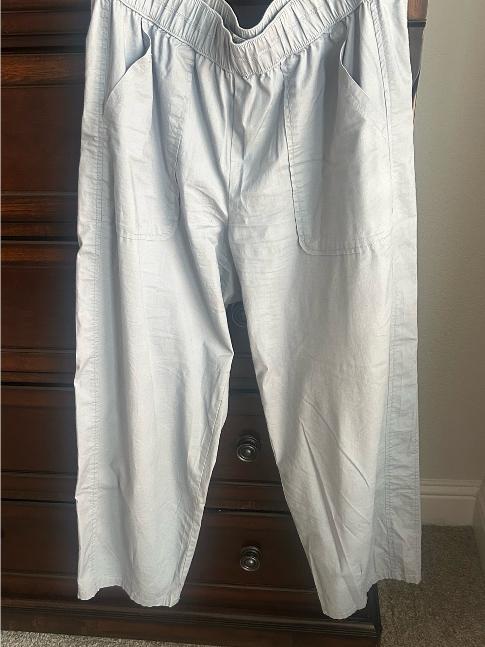 Democracy Light Gray Elastic Waist Casual Cropped Pants